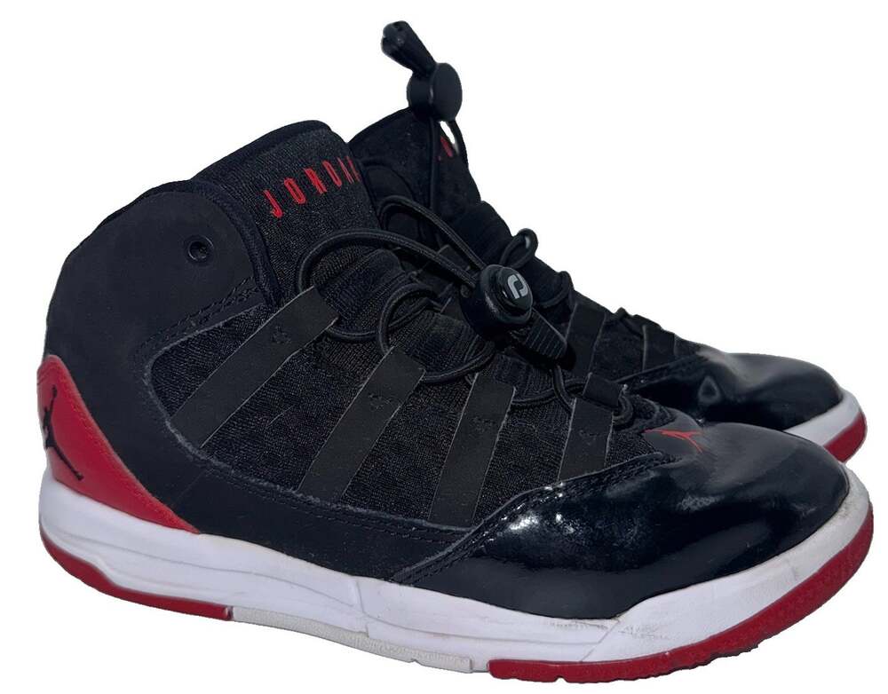 Jordan Max Aura Black Gym Red White Kids Size 2.5Y AQ9216-006 Basketball Shoes